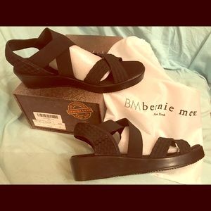 Bernie Mev Low Platform Black Sandals Size 39